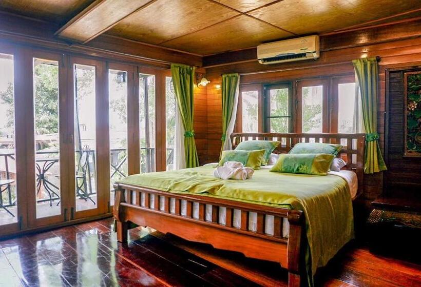 Kaengkrachan Boathouse Paradise Resort