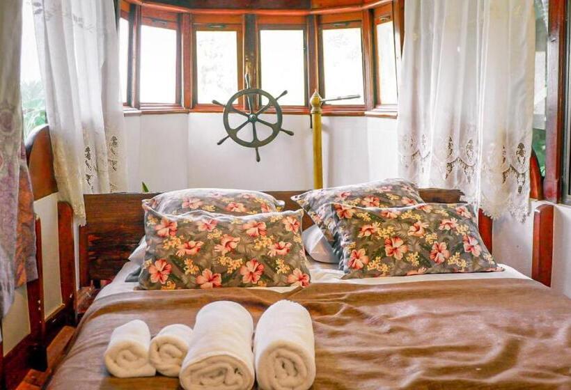 Kaengkrachan Boathouse Paradise Resort