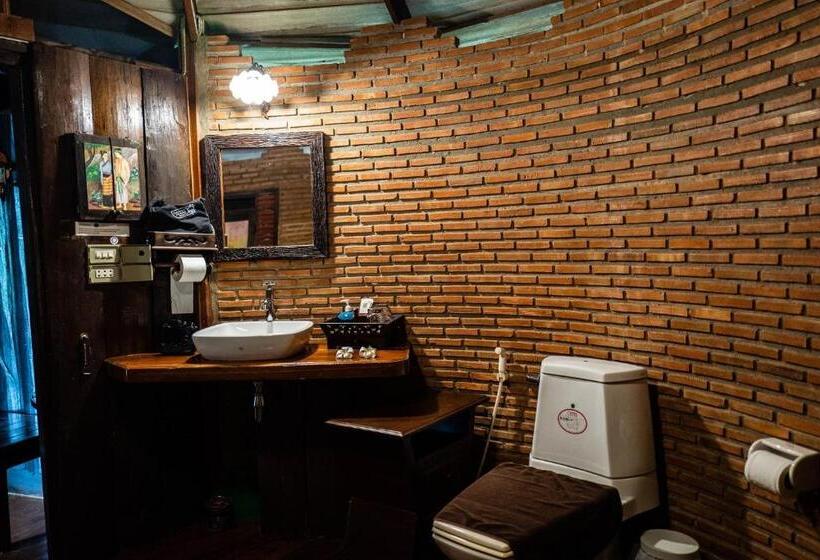 Kaengkrachan Boathouse Paradise Resort