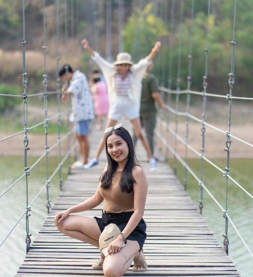 Kaengkrachan Boathouse Paradise Resort