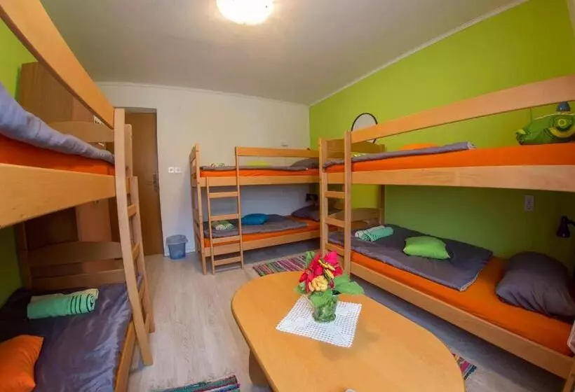 پانسیون Guesthouse Adi