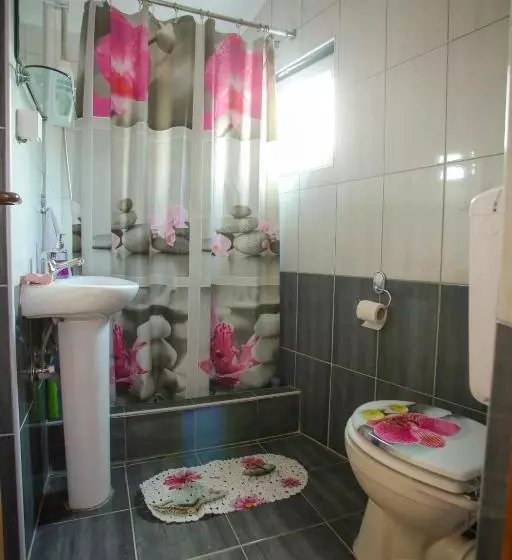 پانسیون Guesthouse Adi