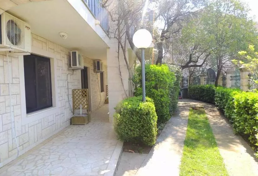 پانسیون Rooms Villa Desa