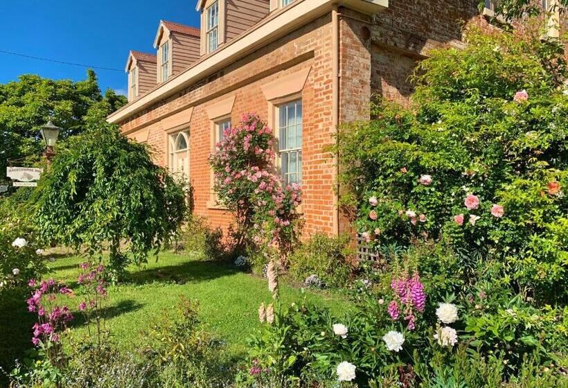 مبيت وإفطار The Racecourse Inn