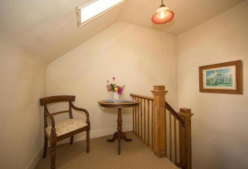 مبيت وإفطار The Racecourse Inn