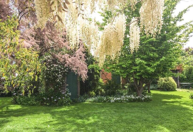 مبيت وإفطار The Racecourse Inn