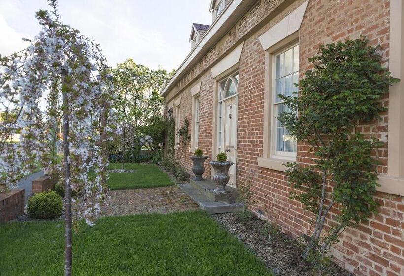 مبيت وإفطار The Racecourse Inn