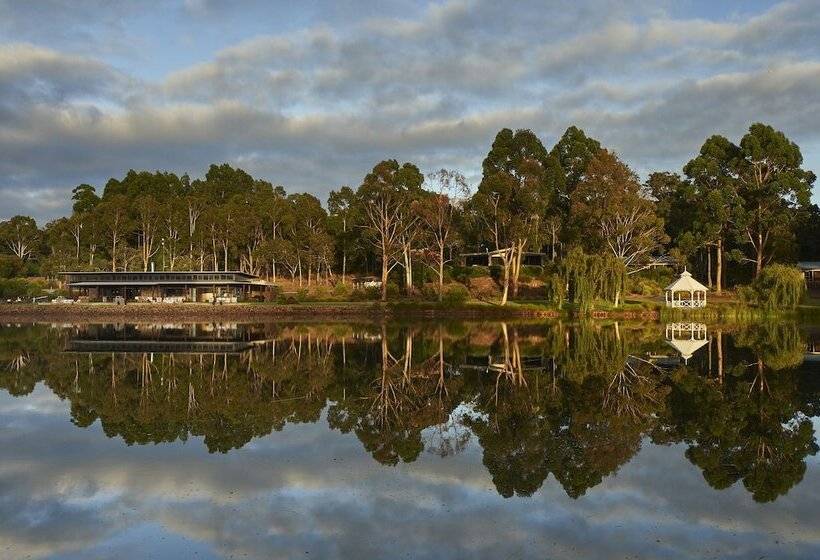 Eight Willows Retreat