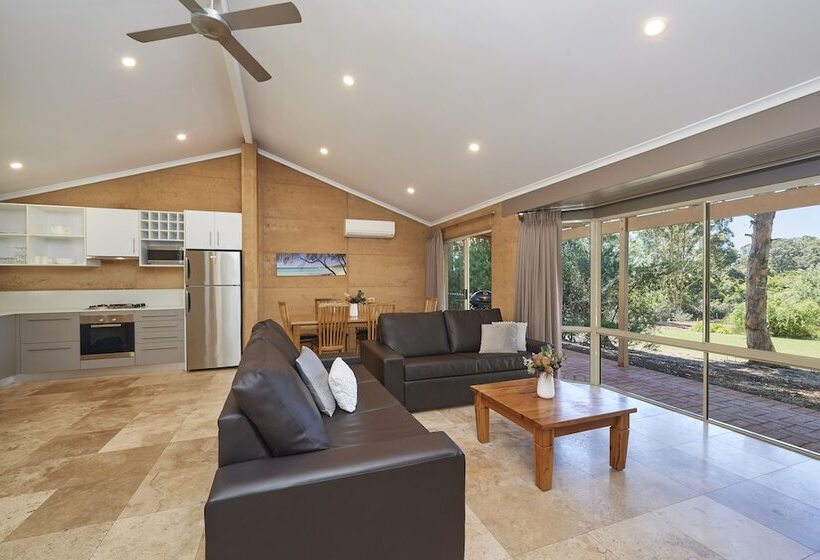 Eight Willows Retreat