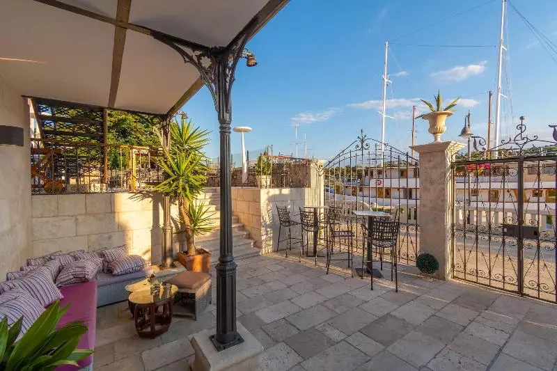 膳宿费 B&b Heritage Villa Apolon