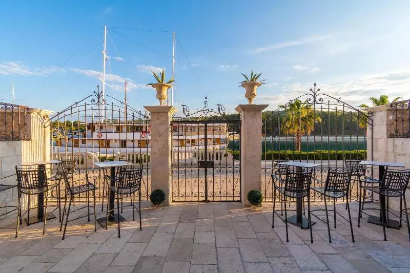 膳宿费 B&b Heritage Villa Apolon