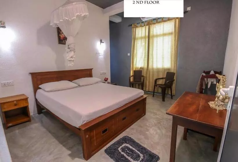 פנסיון Holiday Inn Unawatuna