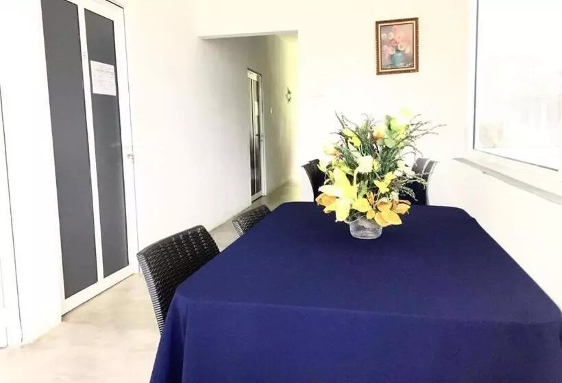 פנסיון Holiday Inn Unawatuna