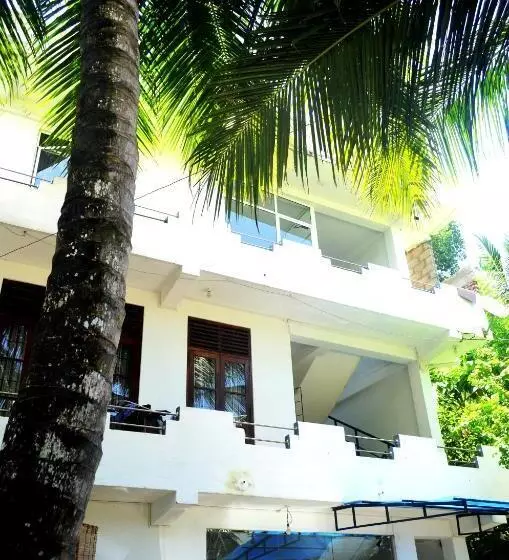 פנסיון Holiday Inn Unawatuna