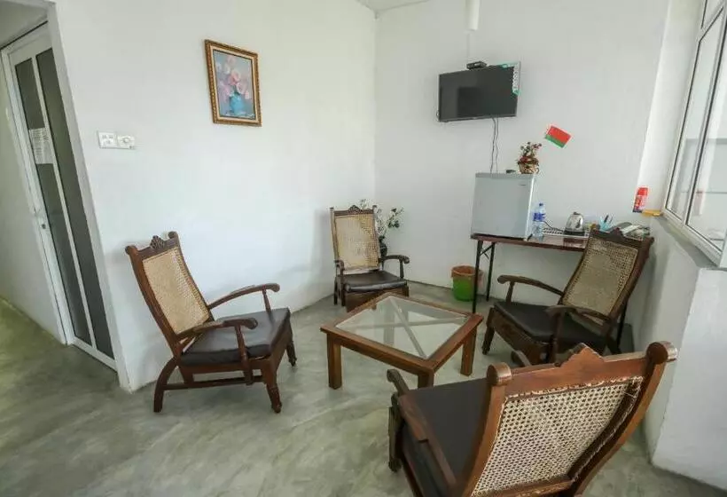 פנסיון Holiday Inn Unawatuna