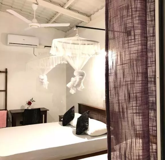 פנסיון Holiday Inn Unawatuna