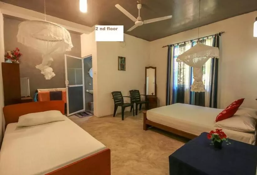 פנסיון Holiday Inn Unawatuna