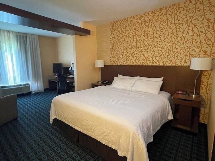 Отель Fairfield Inn & Suites By Marriott Athens