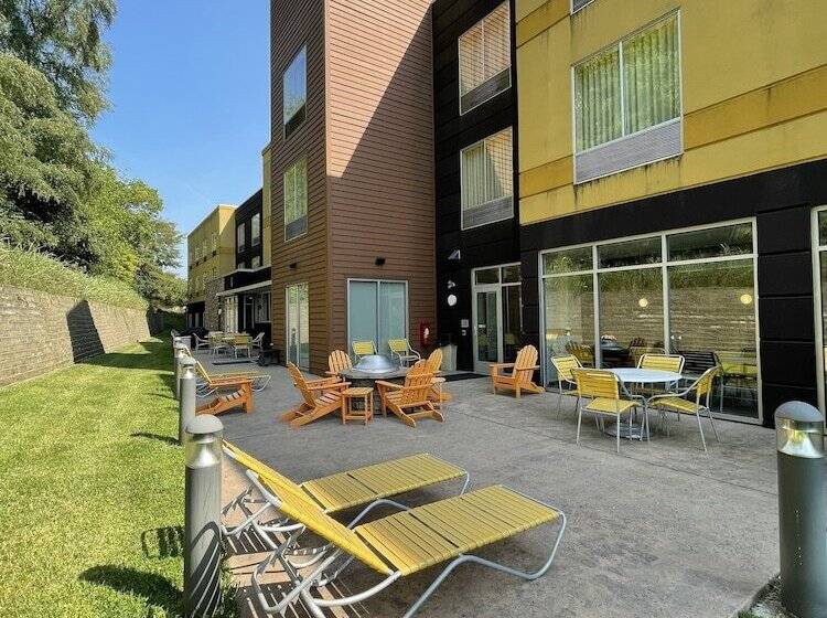 Отель Fairfield Inn & Suites By Marriott Athens