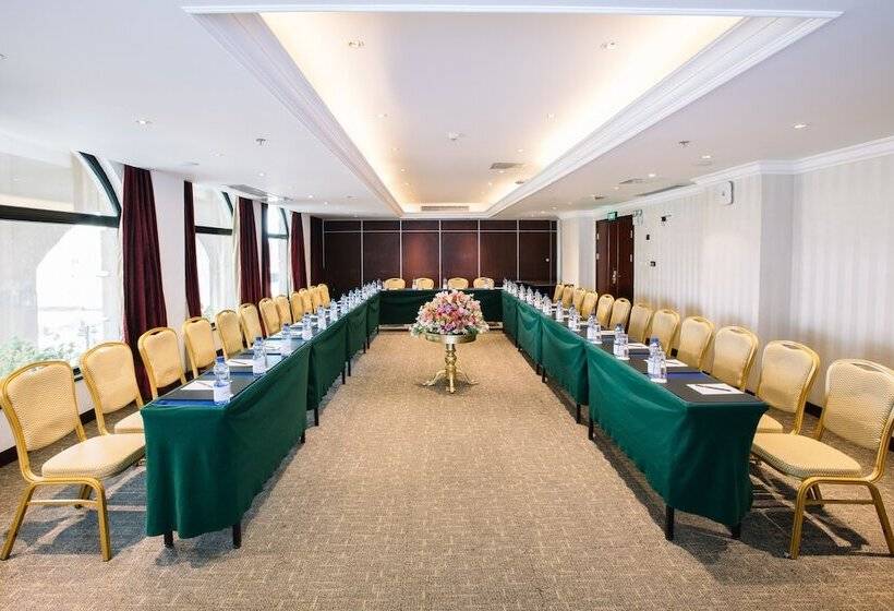 Отель Golden Tulip Addis Ababa