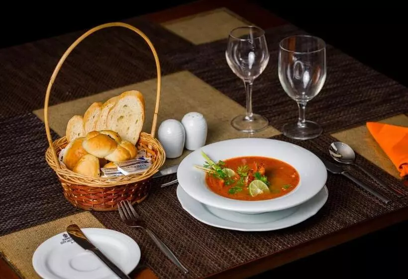 Kandy City Hotel By Earl S