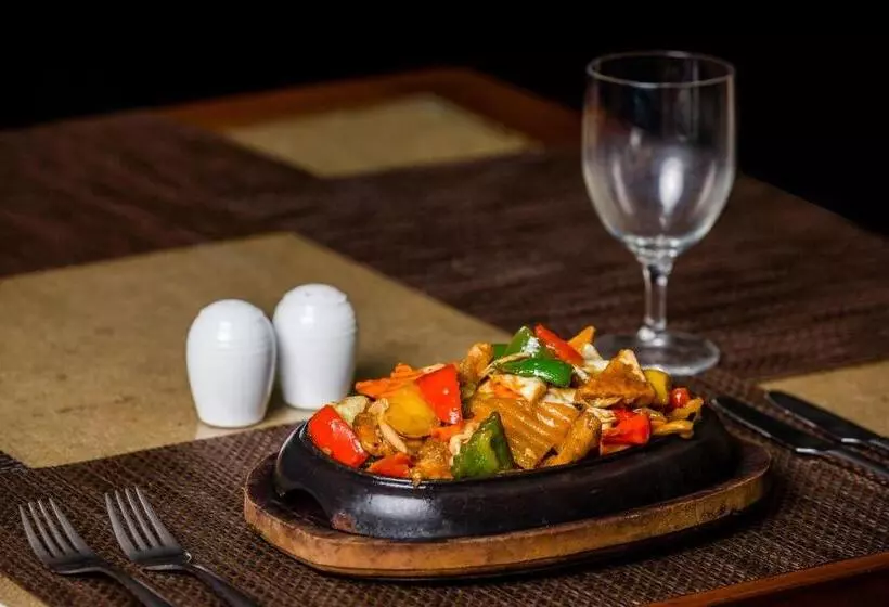 Kandy City Hotel By Earl S