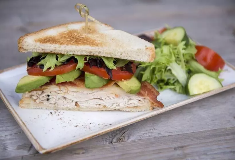 Отель The Inn At Chesapeake Bay Beach Club