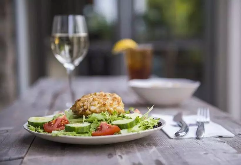 Отель The Inn At Chesapeake Bay Beach Club