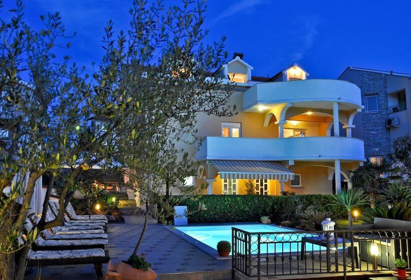 Villa Vanilla With Heated Pool