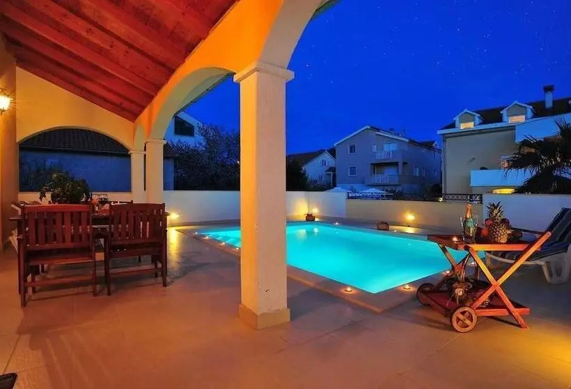 Villa Vanilla With Heated Pool
