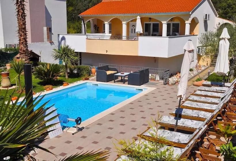 Villa Vanilla With Heated Pool