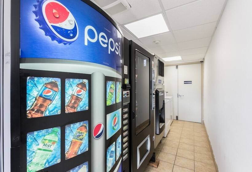 酒店 Red Carpet Inn New Brunswick