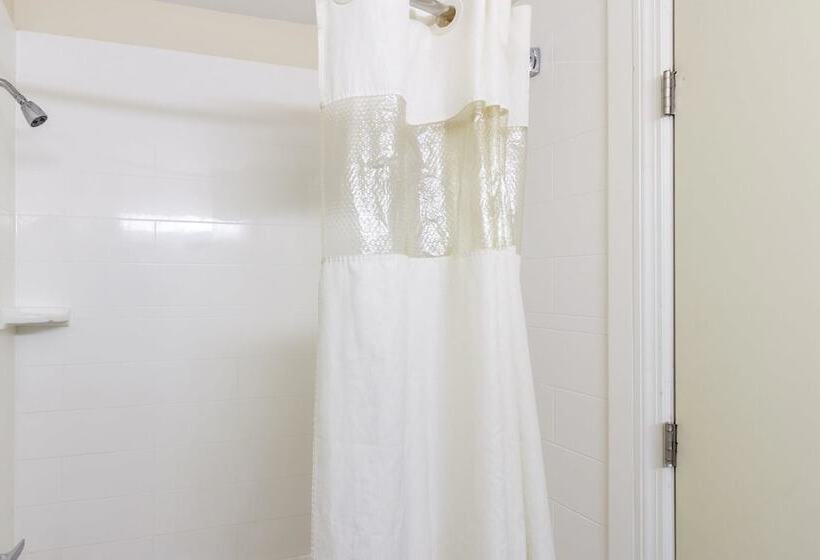 酒店 Red Carpet Inn New Brunswick