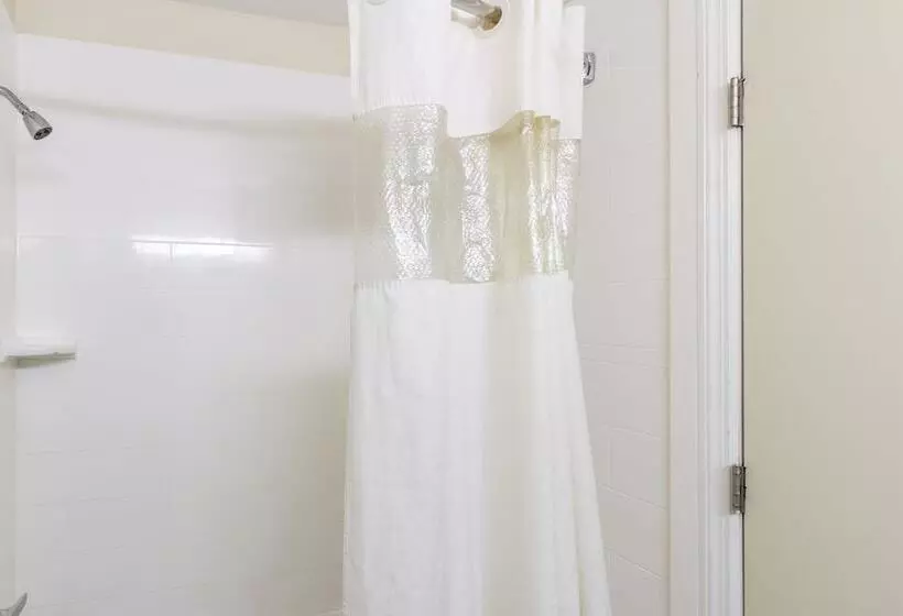 فندق Red Carpet Inn  New Brunswick