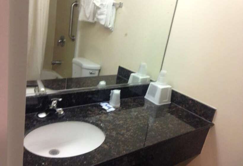 酒店 Red Carpet Inn New Brunswick