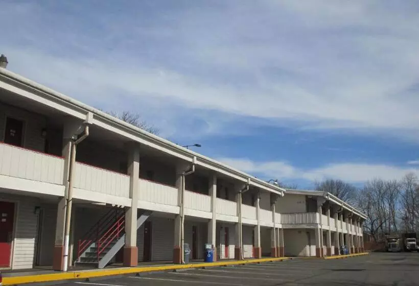 فندق Red Carpet Inn  New Brunswick