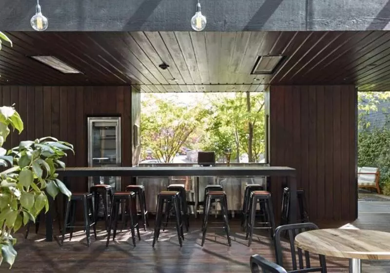 Little National Hotel Canberra