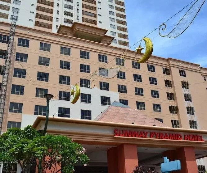 هتل Resort Suites At Bandar Sunway