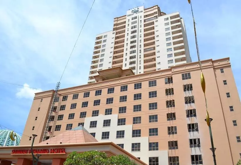 هتل Resort Suites At Bandar Sunway