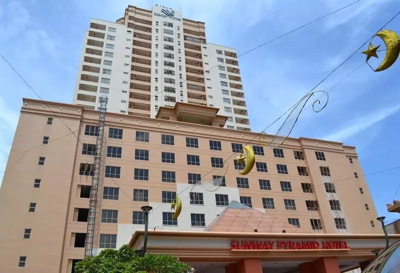 هتل Resort Suites At Bandar Sunway