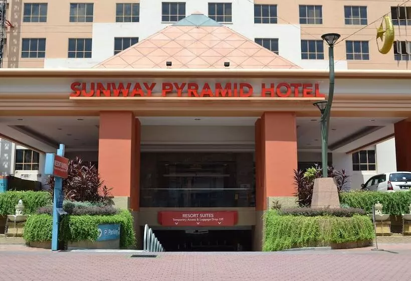 هتل Resort Suites At Bandar Sunway