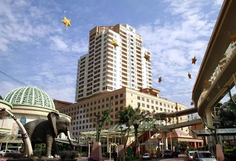 هتل Resort Suites At Bandar Sunway