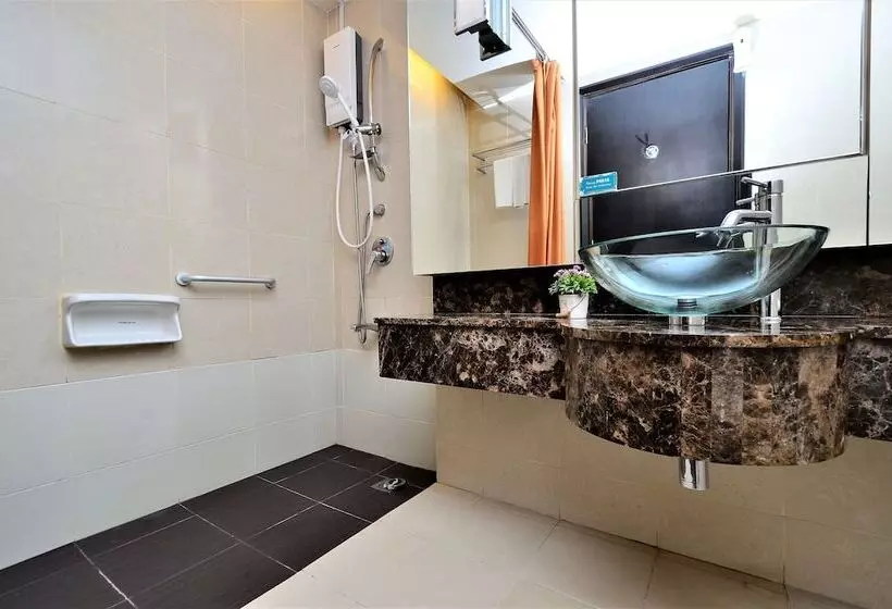 هتل Resort Suites At Bandar Sunway