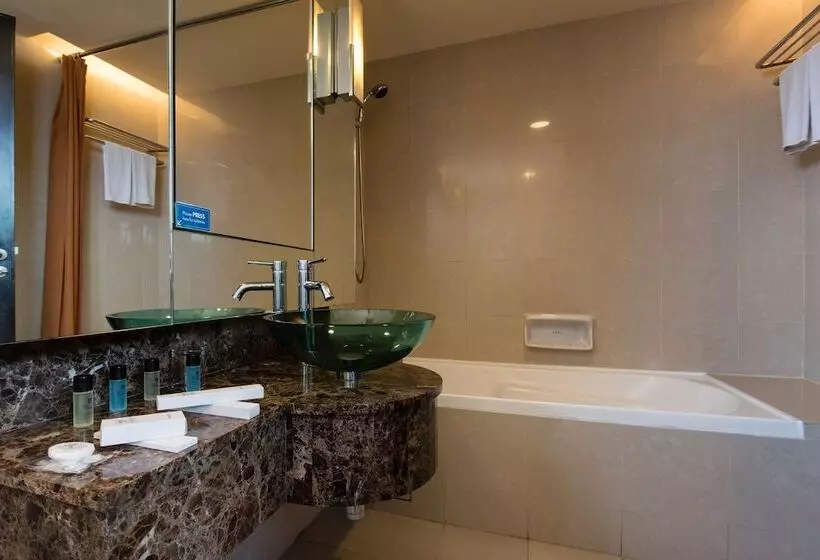 هتل Resort Suites At Bandar Sunway