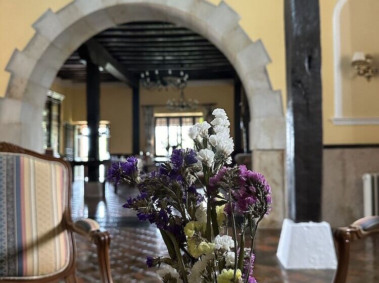 乡村酒店  Palacio La Casona De Cerrazo