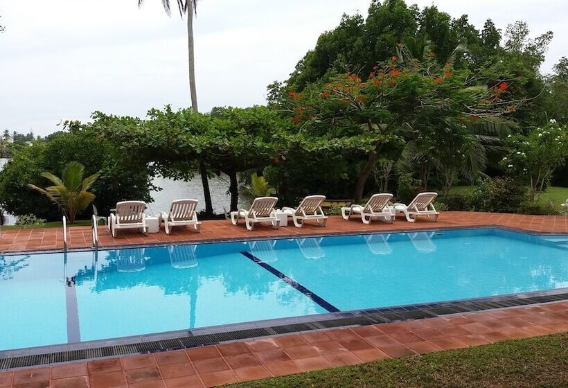 Отель Waterside Bentota
