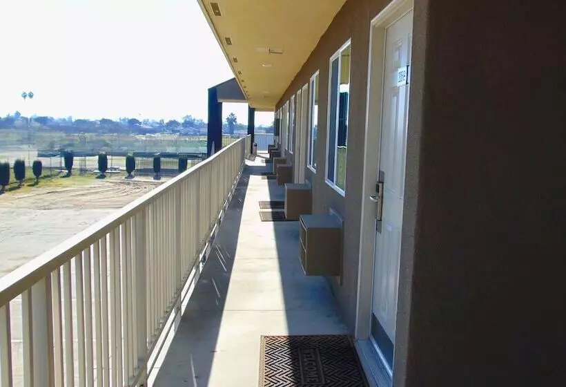 모텔 Corcoran Country Inn