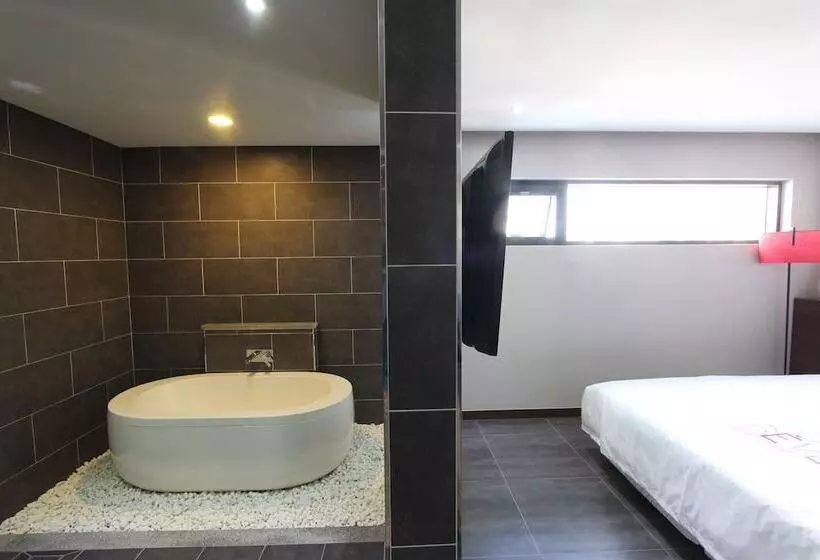 Reve Hotel Jeju