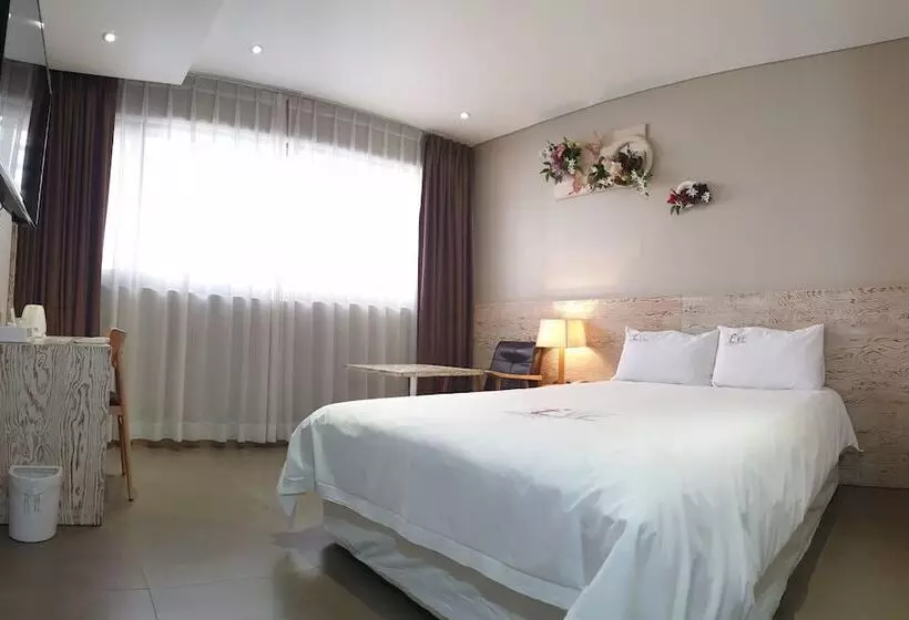 Reve Hotel Jeju