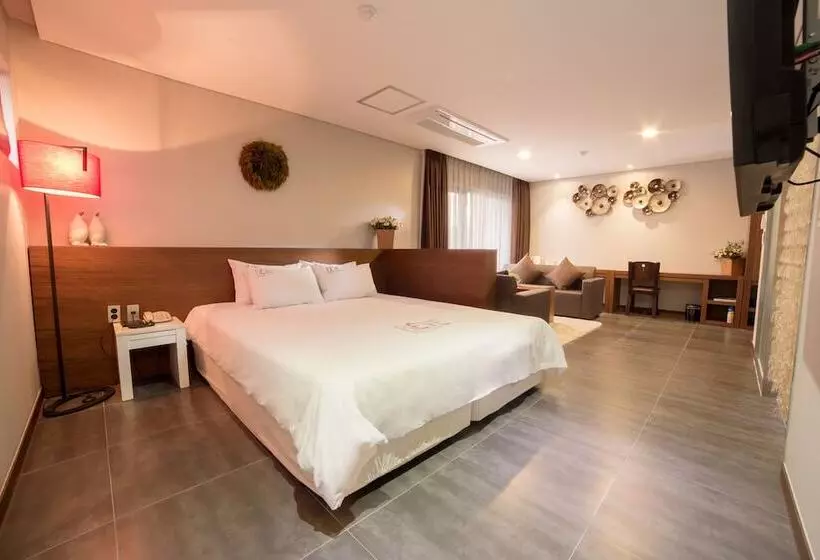 Reve Hotel Jeju